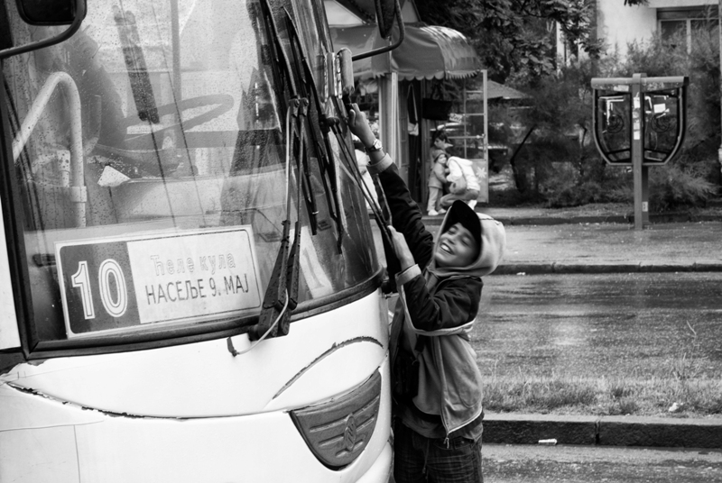 Gipsy child windscreening a bus