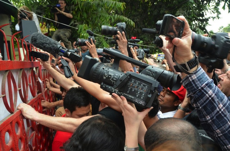 "Media crush"-  Aung San Suu Kyi thankyou speech Yangon