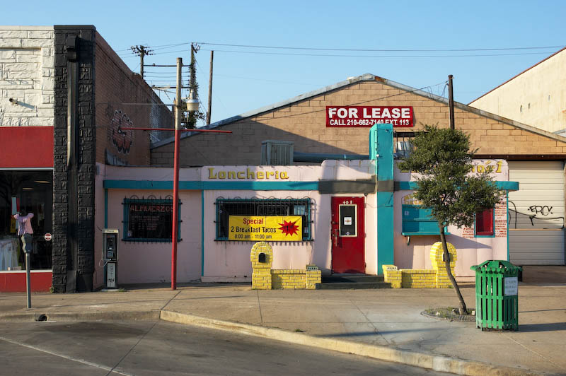 Loncheria El Padrino #1, 408 W. Jefferson Blvd., Dallas, Texas